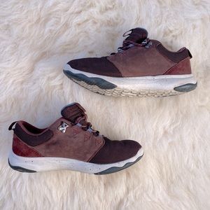 Dark Red Teva Hiking Shoes Size:9.5